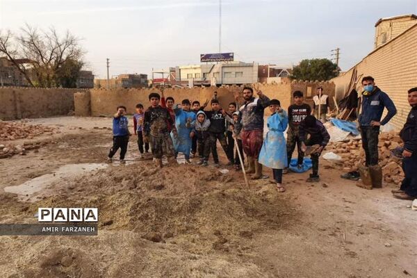 مشارکت نوجوانان در آماده‌سازی نمایشگاه ایام فاطمیه