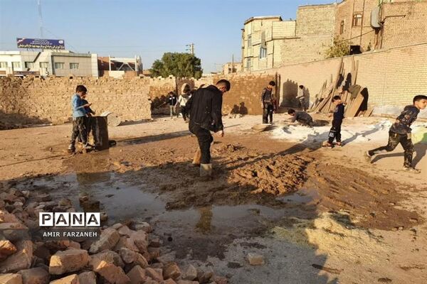 مشارکت نوجوانان در آماده‌سازی نمایشگاه ایام فاطمیه