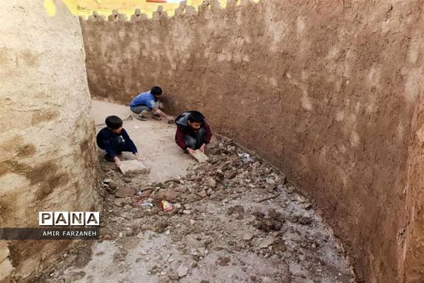 مشارکت نوجوانان در آماده‌سازی نمایشگاه ایام فاطمیه