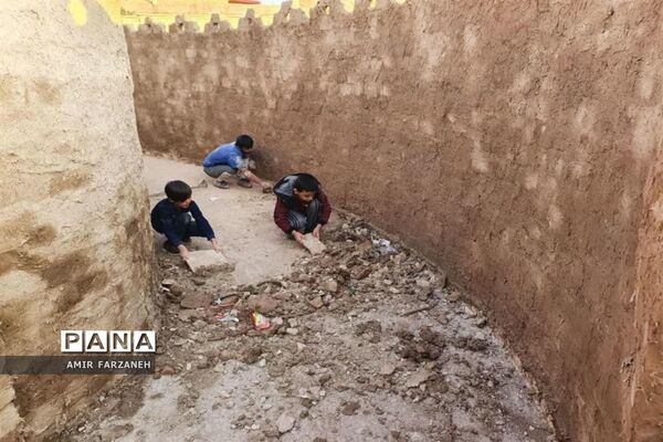 مشارکت نوجوانان در آماده‌سازی نمایشگاه ایام فاطمیه