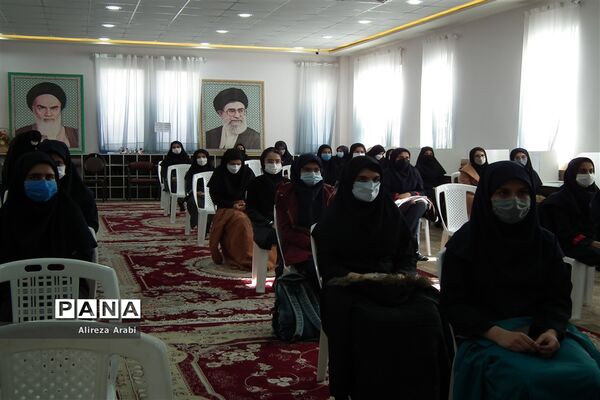 برگزاری طرح روشنا در دبیرستان فرزانگان