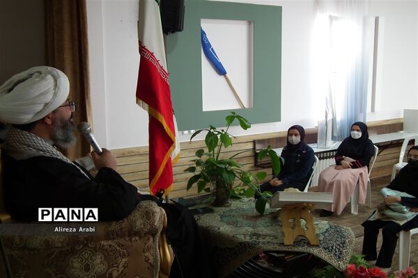برگزاری طرح روشنا در دبیرستان فرزانگان