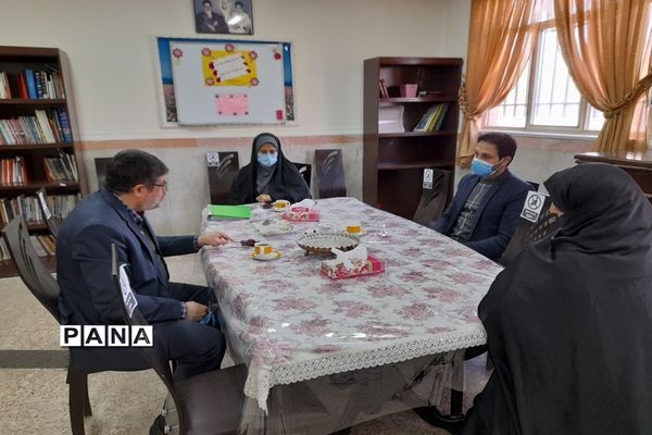 نمایشگاه بانوان کارآفرین در دبیرستان دخترانه عدالت جوادآباد