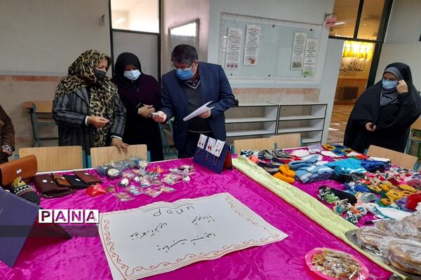نمایشگاه بانوان کارآفرین در دبیرستان دخترانه عدالت جوادآباد