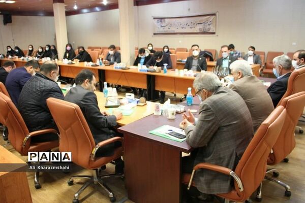 تجلیل از پژوهشگران برتر در شهرستان بهارستان