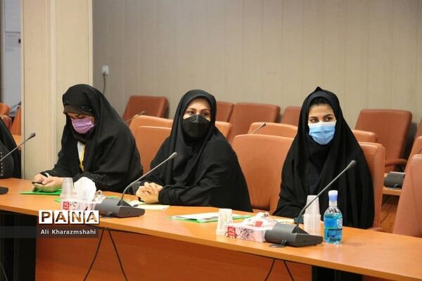 تجلیل از پژوهشگران برتر در شهرستان بهارستان