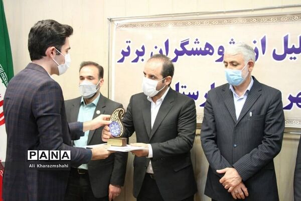 تجلیل از پژوهشگران برتر در شهرستان بهارستان