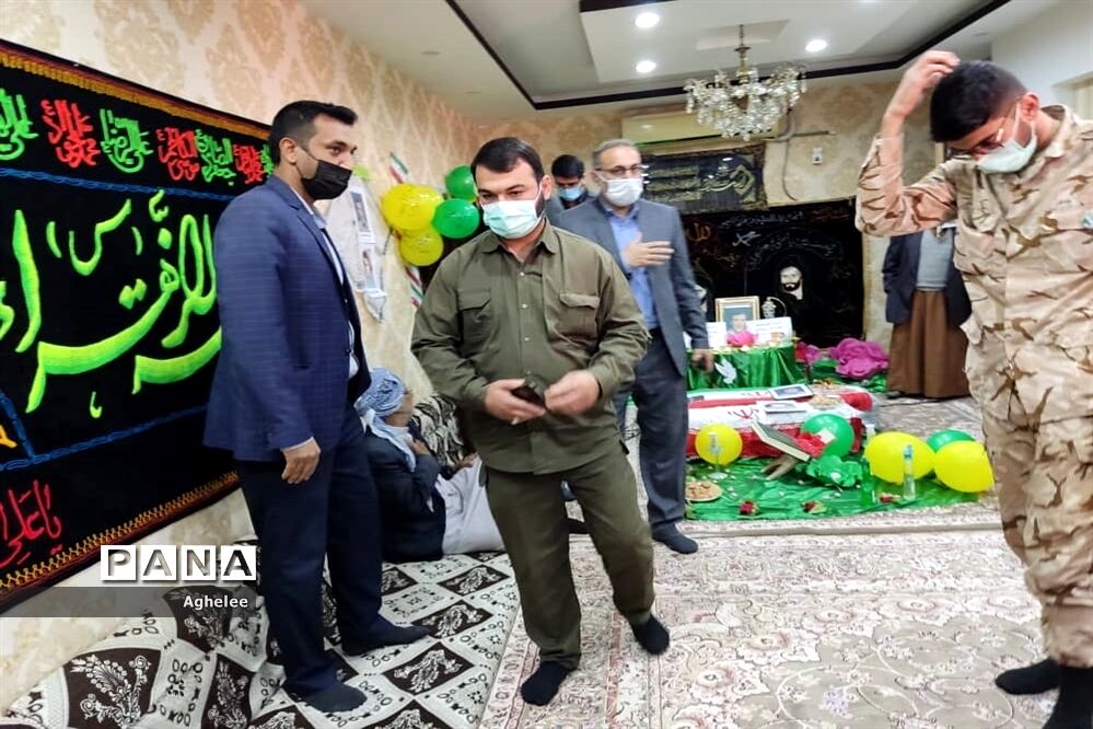 طرح لاله‌های روشن یادواره شهدای شادگان در منزل شهیدان والامقام