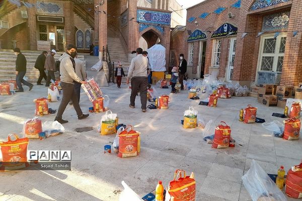 توزیع بسته معیشتی بین نیازمندان  شهرستان پردیس