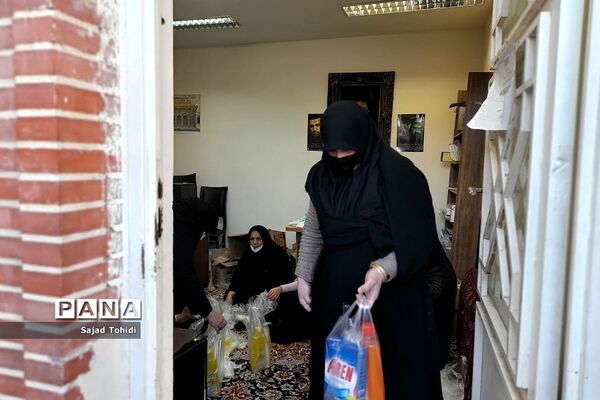 توزیع بسته معیشتی بین نیازمندان  شهرستان پردیس