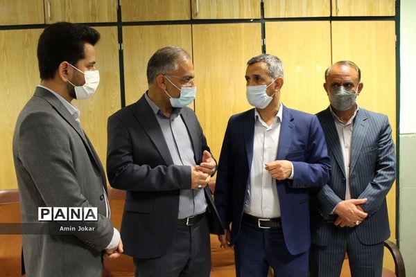 باز دید مدیرکل آموزش و پرورش فارس از حوزه های داخلی این اداره در اولین روز کاری