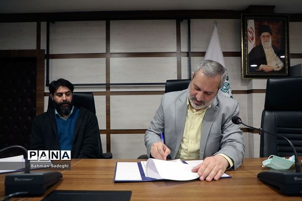 امضای تفاهم‌نامه همکاری مشترک بین سازمان دانش‌آموزی با عوامل فیلم مرد نقره‌ای