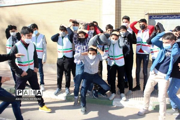 اجرای تمرین آمادگی دانش‌آموزان در برابر بلایای طبیعی