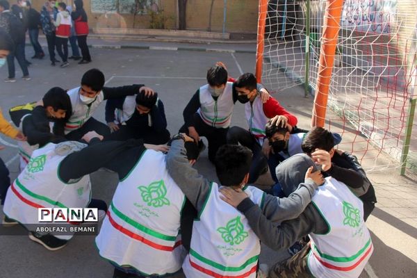 اجرای تمرین آمادگی دانش‌آموزان در برابر بلایای طبیعی