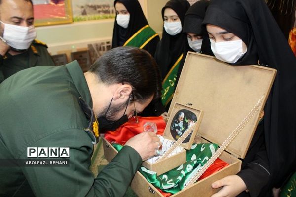 یادواره شهدای دبیرستان نیایش قم