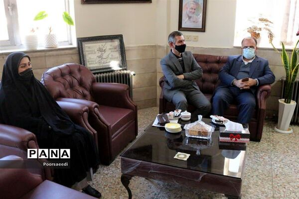 تجلیل از افتخار آفرینان تیم والیبال آموزش و پرورش شهرستان فیروزکوه