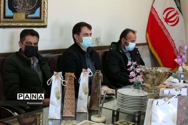 تجلیل از افتخار آفرینان تیم والیبال آموزش و پرورش شهرستان فیروزکوه