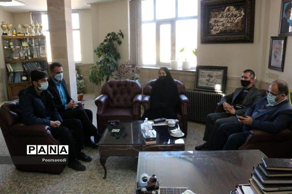 تجلیل از افتخار آفرینان تیم والیبال آموزش و پرورش شهرستان فیروزکوه