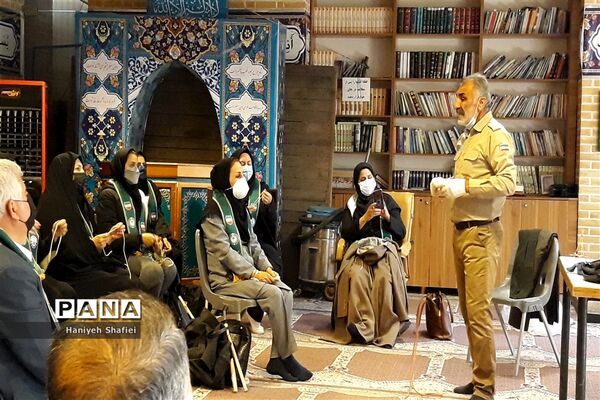 برگزاری دوره آموزشی مربیان پیشتاز سازمان دانش‌آموزی ناحیه یک شیراز