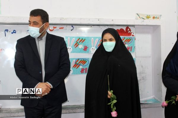 بازدید سرپرست مرکز امور بین‌الملل و مدارس خارج کشور وزارت آموزش و پرورش  از دبستان شهید حسن آیت محله تنگک بوشهر