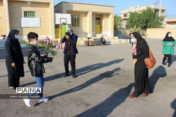 بازدید سرپرست مرکز امور بین‌الملل و مدارس خارج کشور وزارت آموزش و پرورش  از دبستان شهید حسن آیت محله تنگک بوشهر