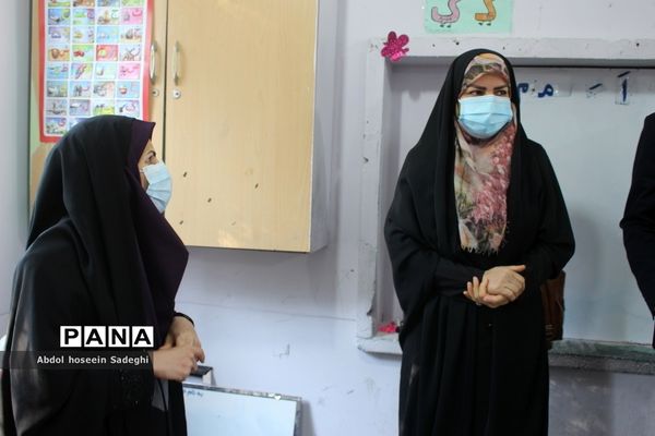 بازدید سرپرست مرکز امور بین‌الملل و مدارس خارج کشور وزارت آموزش و پرورش  از دبستان شهید حسن آیت محله تنگک بوشهر