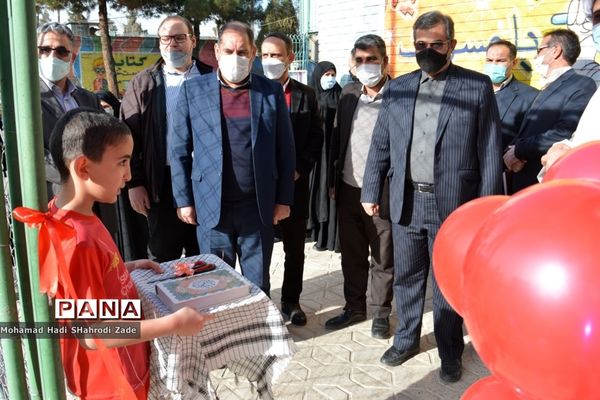 افتتاح زمین چمن مصنوعی در آموزشگاه شاهد رحیمی ناحیه یک مشهد