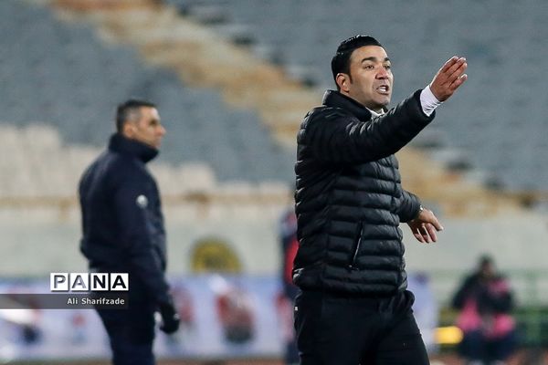 دیدار تیم‌های استقلال و فولاد خوزستان