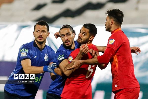 دیدار تیم‌های استقلال و فولاد خوزستان