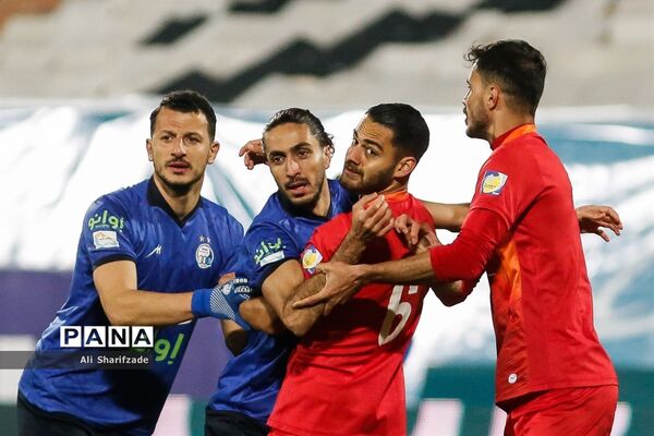 دیدار تیم‌های استقلال و فولاد خوزستان