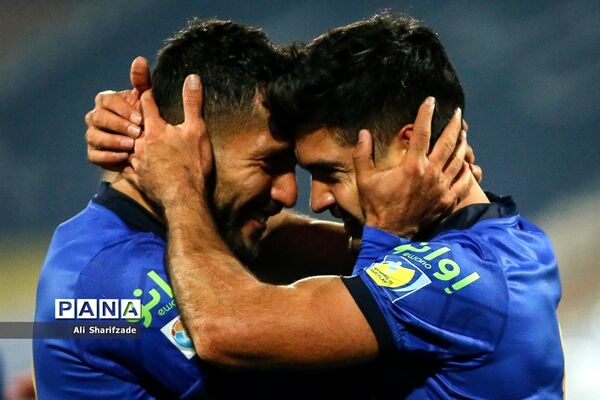 دیدار تیم‌های استقلال و فولاد خوزستان
