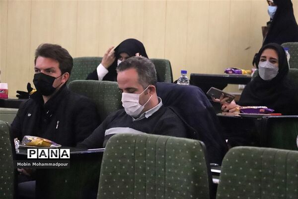 نشست صمیمی استاندار آذربایجان شرقی با اهالی رسانه