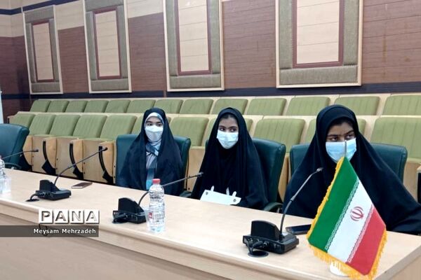 نشست هم‌اندیشی مشاور امور جوانان استاندار بوشهر با نخبگان تشکل‌های دانش‌آموزی