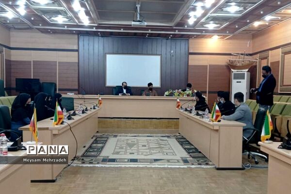 نشست هم‌اندیشی مشاور امور جوانان استاندار بوشهر با نخبگان تشکل‌های دانش‌آموزی
