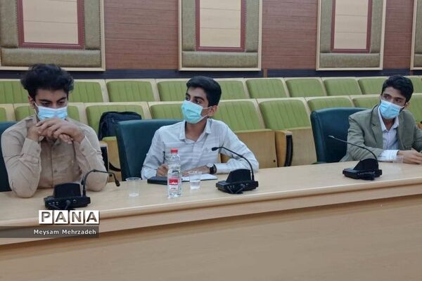 نشست هم‌اندیشی مشاور امور جوانان استاندار بوشهر با نخبگان تشکل‌های دانش‌آموزی