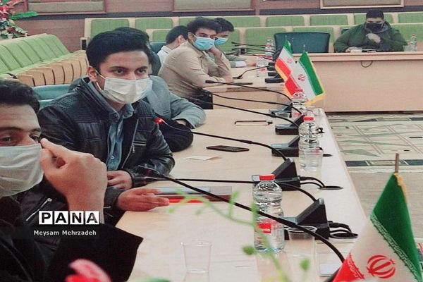نشست هم‌اندیشی مشاور امور جوانان استاندار بوشهر با نخبگان تشکل‌های دانش‌آموزی