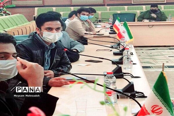 نشست هم‌اندیشی مشاور امور جوانان استاندار بوشهر با نخبگان تشکل‌های دانش‌آموزی