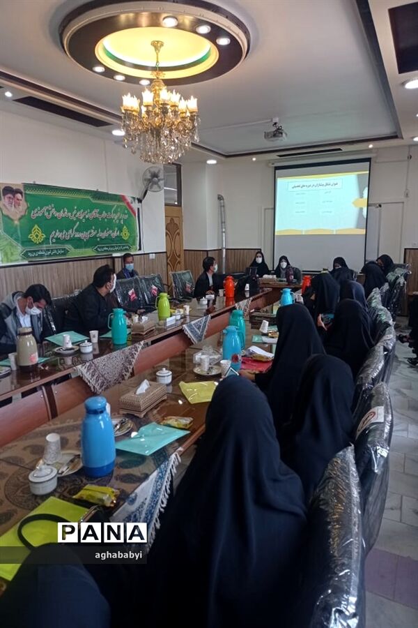 برگزاری جلسه هم‌اندیشی مربیان پیشتاز شهرستان  ورزنه