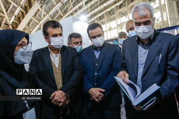بازدید وزیر آموزش و پرورش از نمایشگاه دستاوردهای جهاد دانشگاهی