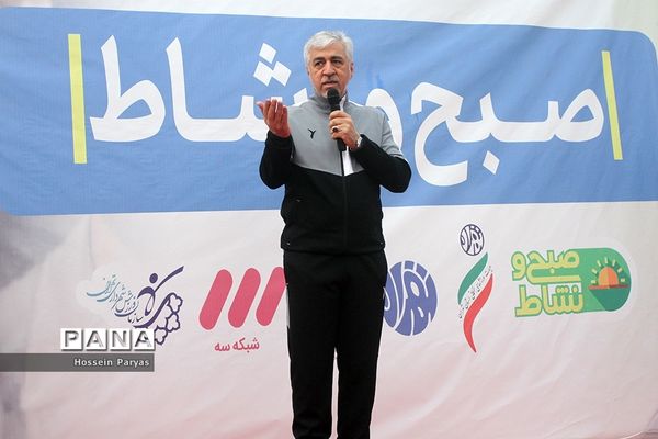 پیاده‌روی خانوادگی از میدان ولی‌عصر تا پاک لاله