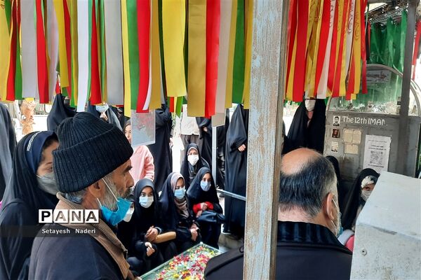 غبارروبی مزار شهدا با حضور دانش‌آموزان بسیجی در قرچک