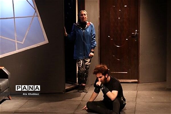 اجرای نمایش «و چند داستان دیگر...»