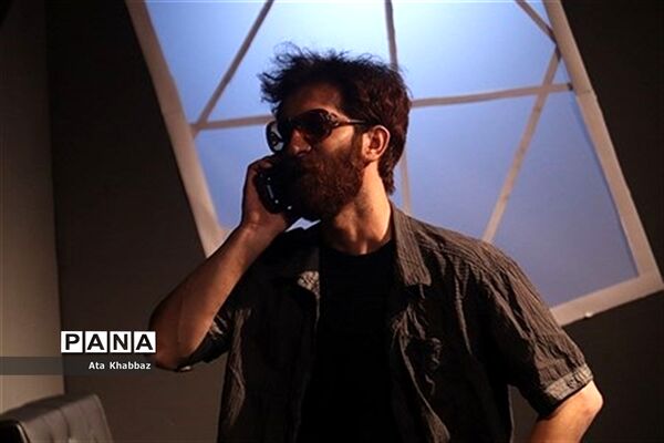 اجرای نمایش «و چند داستان دیگر...»