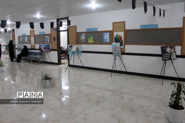 نمایشگاه عکس شهید سپهبد حاج قاسم سلیمانی در اداره‌کل آموزش و پرورش استان بوشهر