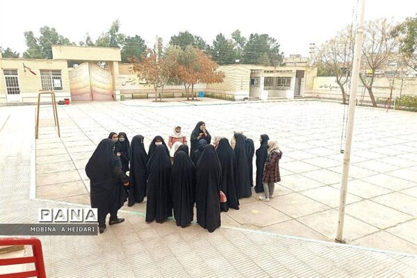 بازدید دانش‌آموزان مدارس قم از کارگاه نجوم هنرستان صباری