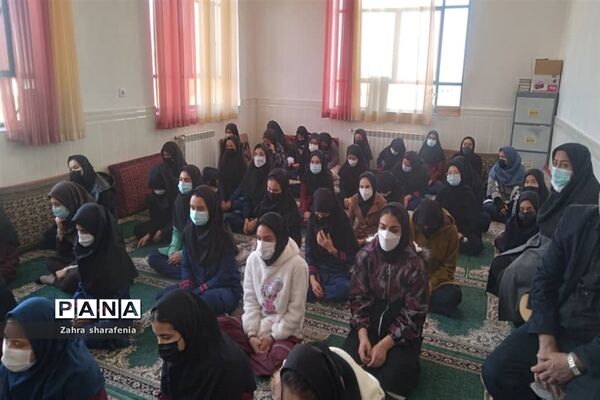 مراسم پیش اجلاسیه نماز در آموزشگاه هانیه سماعی جوادآباد
