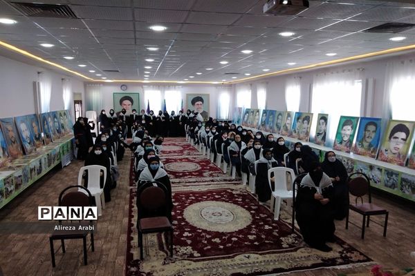 وداع دانش‌آموزان با پیکر شهید گمنام