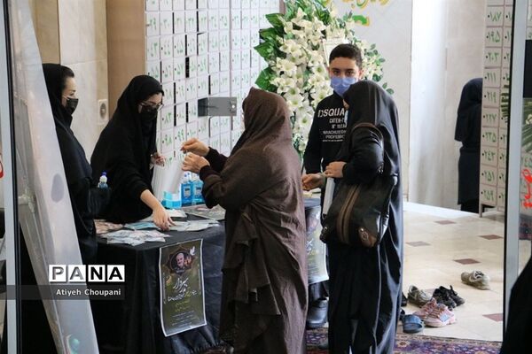آیین بزرگداشت شهید حاج قاسم سلیمانی در خیریه آبشار عاطفه‌ها منطقه ۱۴