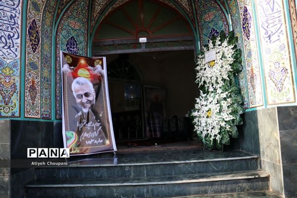 آیین بزرگداشت شهید حاج قاسم سلیمانی در خیریه آبشار عاطفه‌ها منطقه ۱۴