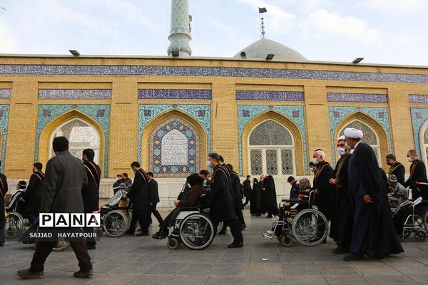 زیارت حضرت معصومه(س) به نیابت از حاج قاسم توسط 40 بیمار قطع نخاعی